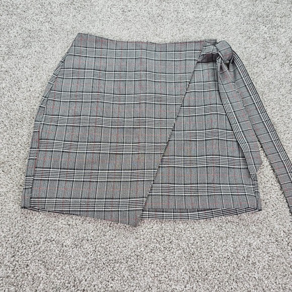 Express Plaid Mini Skirt Gray Red Black White Tie Waist Wrap Skort Size 0 NWT - Picture 1 of 7